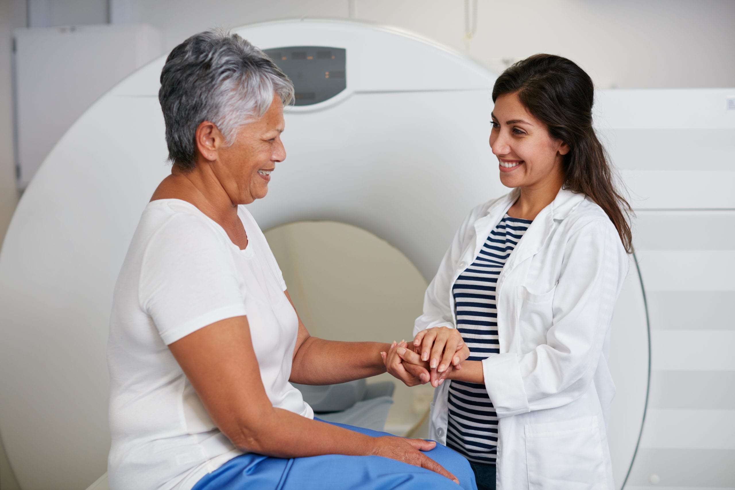 Shot of a senior woman being comforted by a doctor before and MRI scanhttp://195.154.178.81/DATA/i_collage/pu/shoots/806398.jpg